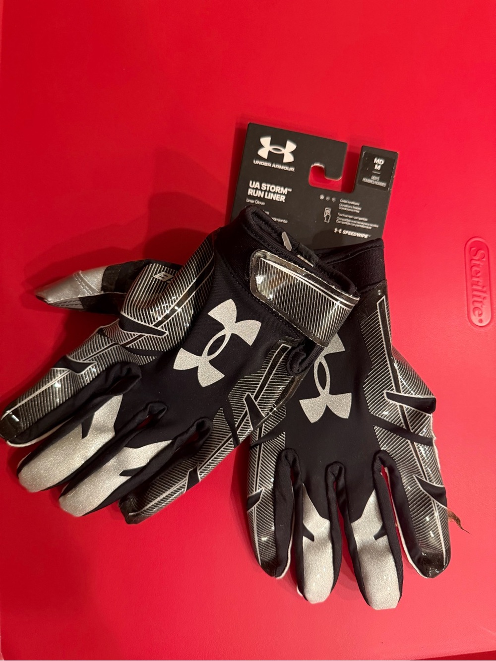 NEW UNDER ARMOUR MENS FOOTBALL RECEIVER GLOVES STORM RUN LINER TOUCH SCREEN